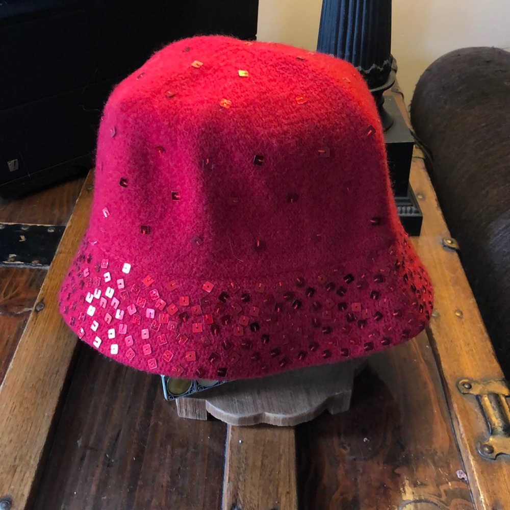Red Nine West Valentine’s Day Winter wool hat NWT